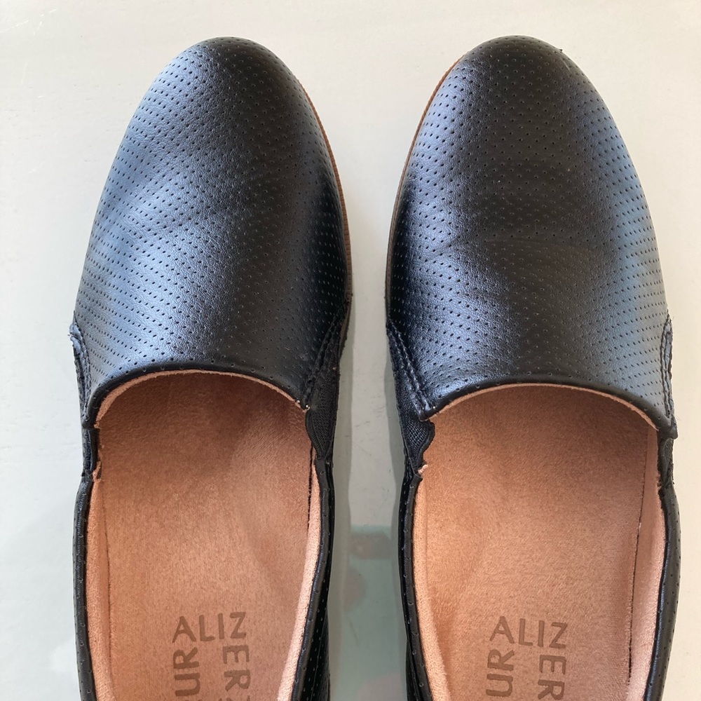 Naturalizer flats,memory foam, arch support. Gently worn a few times